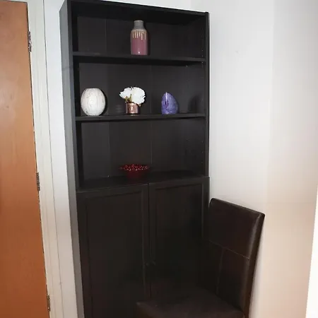 Modern 1 Bedroom In The Heart Of Lägenhet *